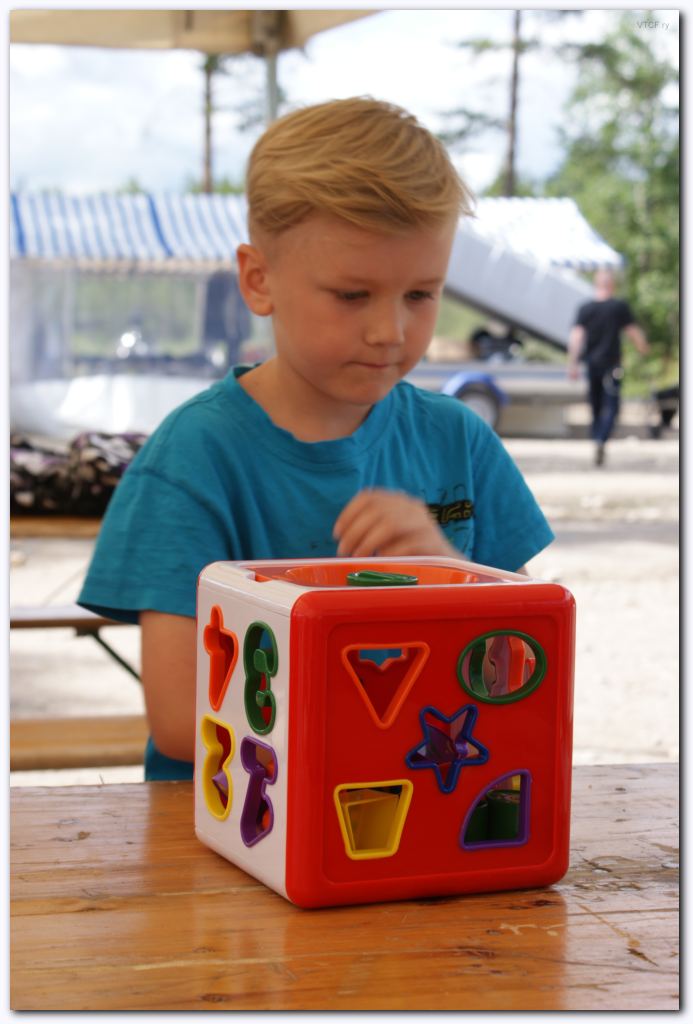 669x999 pixels (79K)