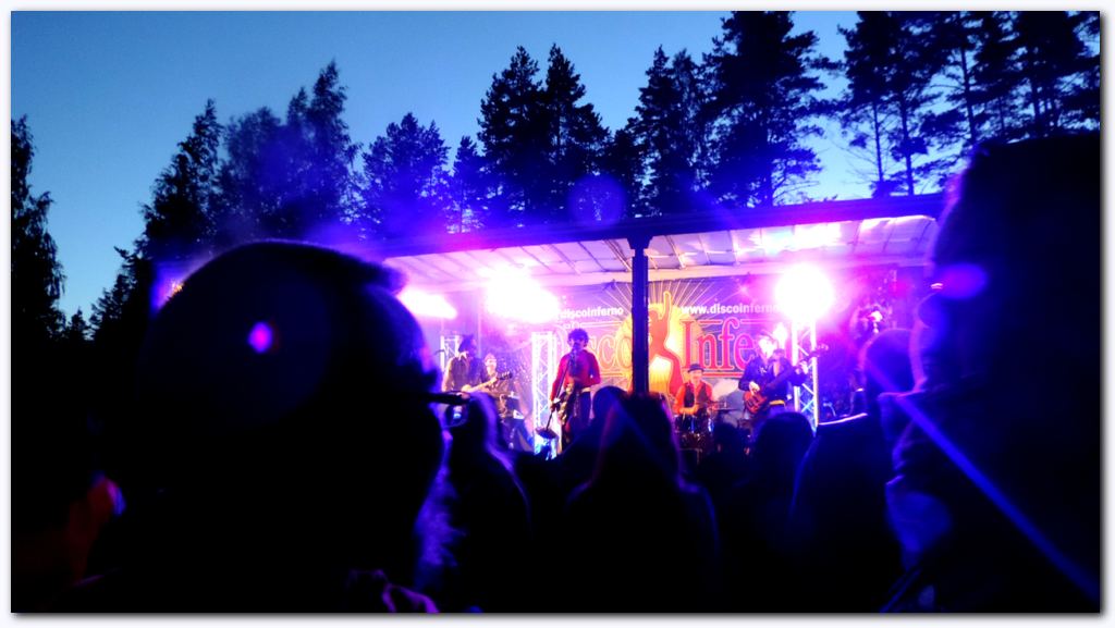 1000x552 pixels (77K)