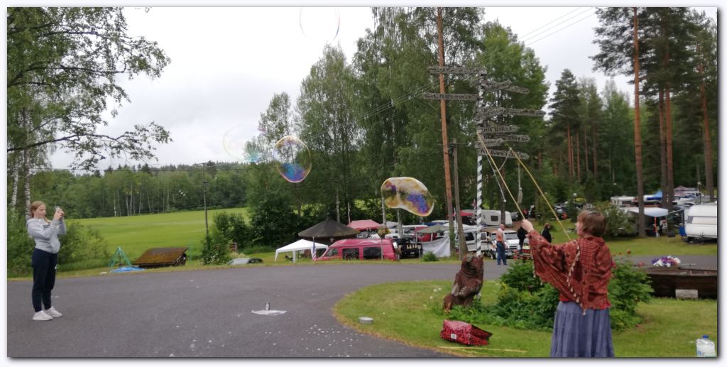 1000x492 pixels (101K)