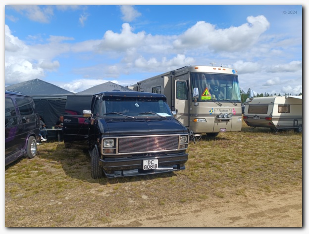 602x451 pixels (119K)