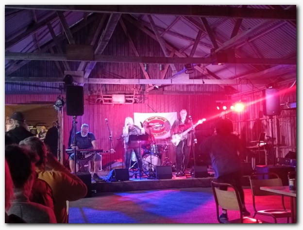 602x451 pixels (110K)