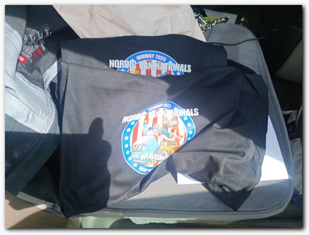 602x451 pixels (102K)